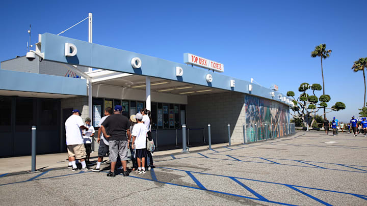 En las taquillas de Dodger Stadium venden tickets