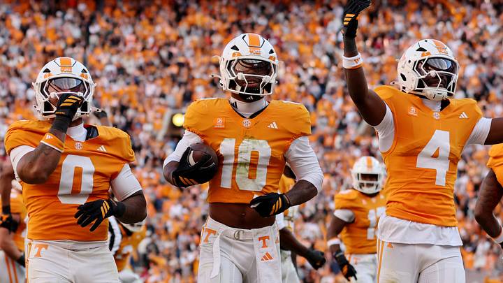 Oct 17, 2026; Knoxville, Tennessee, USA; Tennessee Volunteers defensive back Dejuan Lane (10) celebrates after recovering a fumble against the Alabama Crimson Tide during the first half at Neyland Stadium. Mandatory Credit: Randy Sartin-Imagn Images Oct 17, 2026; Knoxville, Tennessee, USA; Tennessee Volunteers defensive back Dejuan Lane (10) celebrates after recovering a fumble against the Alabama Crimson Tide during the first half at Neyland Stadium. Mandatory Credit: Randy Sartin-Imagn Images
