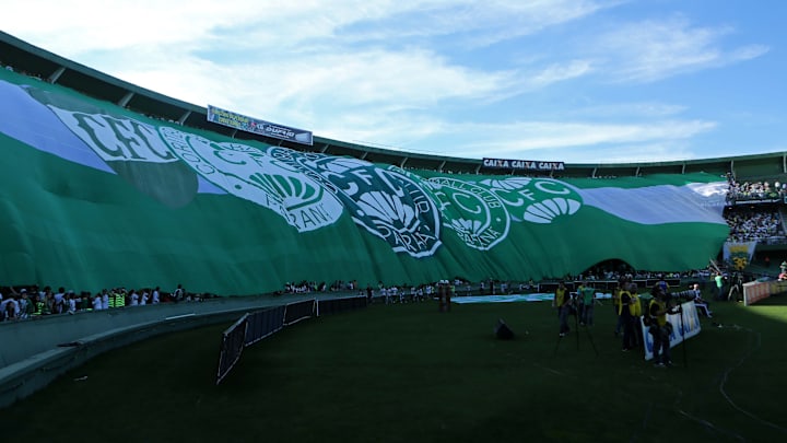 Coritiba briga pela liderança da competição Coritiba briga pela liderança da competição