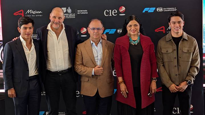 Rafael Villagómez (extrema izq.) y Noel León (extrema der.), en la presentación de la F2 en México. Rafael Villagómez (extrema izq.) y Noel León (extrema der.), en la presentación de la F2 en México.