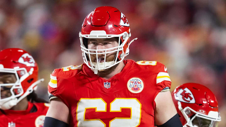 Jan 26, 2025; Kansas City, MO, USA; Kansas City Chiefs guard Joe Thuney (62) against the Buffalo Bills in the AFC Championship game at GEHA Field at Arrowhead Stadium. Mandatory Credit: Mark J. Rebilas-Imagn Images Jan 26, 2025; Kansas City, MO, USA; Kansas City Chiefs guard Joe Thuney (62) against the Buffalo Bills in the AFC Championship game at GEHA Field at Arrowhead Stadium. Mandatory Credit: Mark J. Rebilas-Imagn Images