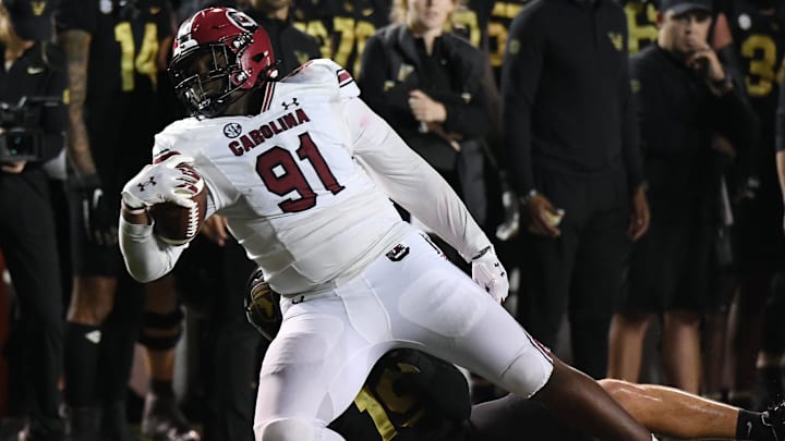 Nov 5, 2022; Nashville, Tennessee, USA; South Carolina Gamecocks defensive lineman Tonka Hemingway (91) runs for a first down after a reception on a fake field goal during the second half against the Vanderbilt Commodores at FirstBank Stadium. Mandatory Credit: Christopher Hanewinckel-Imagn Images Nov 5, 2022; Nashville, Tennessee, USA; South Carolina Gamecocks defensive lineman Tonka Hemingway (91) runs for a first down after a reception on a fake field goal during the second half against the Vanderbilt Commodores at FirstBank Stadium. Mandatory Credit: Christopher Hanewinckel-Imagn Images