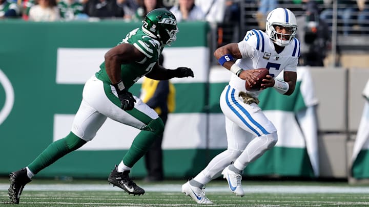 Nov 17, 2024; East Rutherford, New Jersey, USA; Indianapolis Colts quarterback Anthony Richardson (5) runs with the ball against New York Jets defensive end Micheal Clemons (72) during the first quarter at MetLife Stadium. Mandatory Credit: Brad Penner-Imagn Images