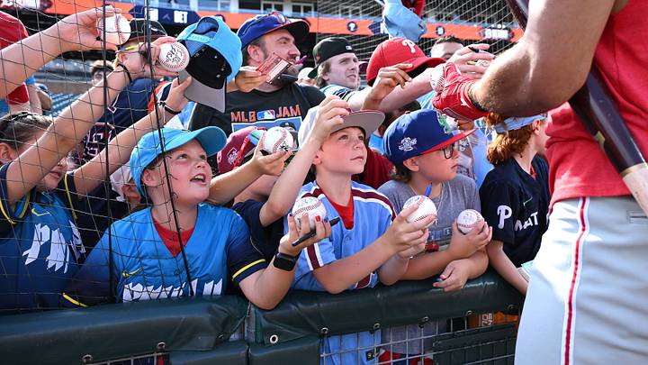 Jul 10, 2026; Detroit, Michigan, USA; Philadelphia Phillies second baseman Edmundo Sosa (33) signs autographs for young fans before their game against the Detroit Tigers at Comerica Park. Mandatory Credit: Lon Horwedel-Imagn Images Jul 10, 2026; Detroit, Michigan, USA; Philadelphia Phillies second baseman Edmundo Sosa (33) signs autographs for young fans before their game against the Detroit Tigers at Comerica Park. Mandatory Credit: Lon Horwedel-Imagn Images