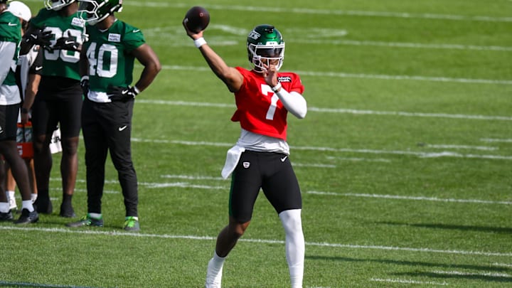 NY Jets quarterback Justin Fields
