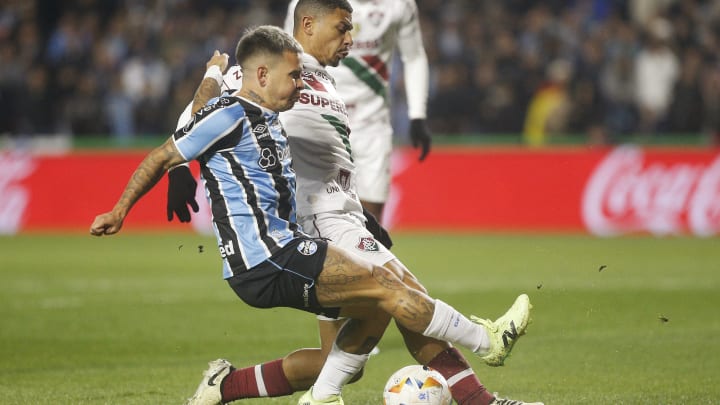 Duelo de tricolores tem início marcado para 19h