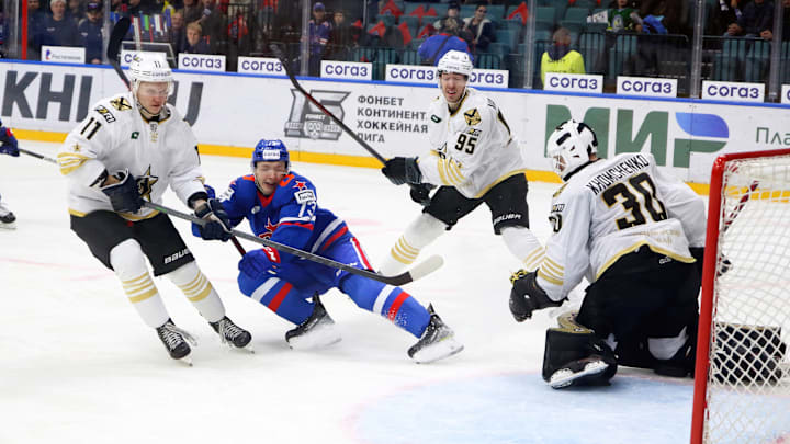 Admiral Hockey Club player, Pavel Khomchenko (No.30), Rinat...