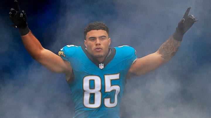 Jacksonville Jaguars tight end Brenton Strange (85) runs on the field before an NFL football matchup at EverBank Stadium, Sunday, Jan. 4, 2026, in Jacksonville, Fla. The Jaguars defeated the Titans 41-7, capturing the AFC South title. [Corey Perrine/Florida Times-Union]