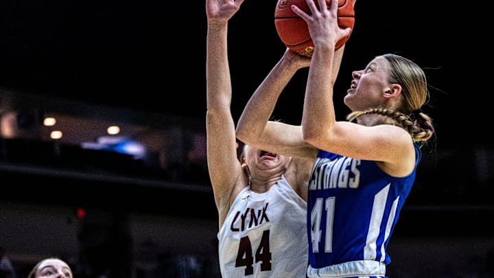 Kinzee Hinders and Newell-Fonda are headed back to the Class 1A state semifinals.