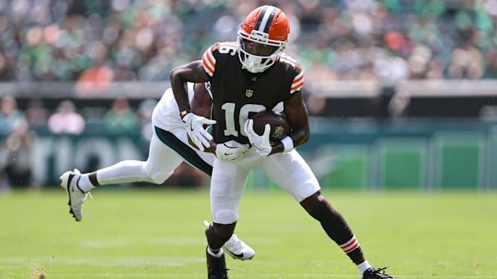 Aug 16, 2025; Philadelphia, Pennsylvania, USA; Cleveland Browns wide receiver Diontae Johnson (16) makes a catch against the Philadelphia Eagles during the first quarter at Lincoln Financial Field. Mandatory Credit: Bill Streicher-Imagn Images