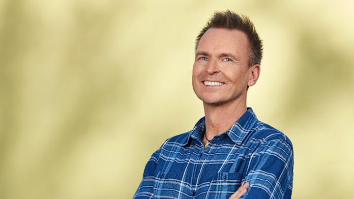 Phil Keoghan hosts the CBS Original Series THE AMAZING RACE, on the CBS Television Network. Photo: Yuri Hasegawa/CBS ©2024 CBS Broadcasting, Inc. All Rights Reserved.
