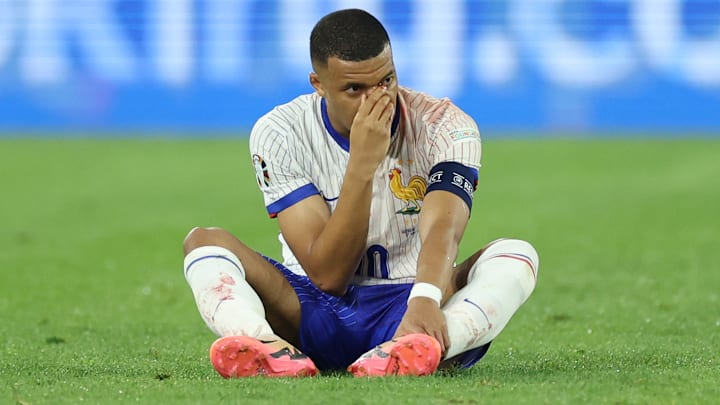 Kylian Mbappé s'est blessé au nez face à l'Autriche.