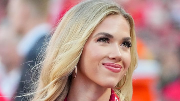 Aug. 22, 2025; Kansas City, Missouri, USA; Kansas City Chiefs CEO’s daughter Gracie Hunt on field prior to a game at GEHA Field at Arrowhead Stadium. Aug. 22, 2025; Kansas City, Missouri, USA; Kansas City Chiefs CEO’s daughter Gracie Hunt on field prior to a game at GEHA Field at Arrowhead Stadium.
