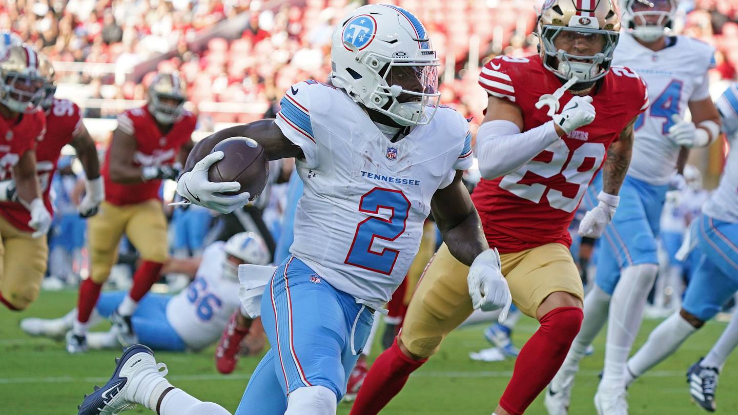 Dallas Cowboys Should Target Tyjae Spears in Trade to Boost Running Back Depth