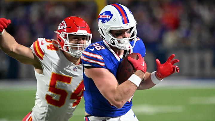 Nov 17, 2024; Orchard Park, New York, USA; Kansas City Chiefs linebacker Leo Chenal (54) tries to make a tackle on Buffalo Bills tight end Dawson Knox (88)