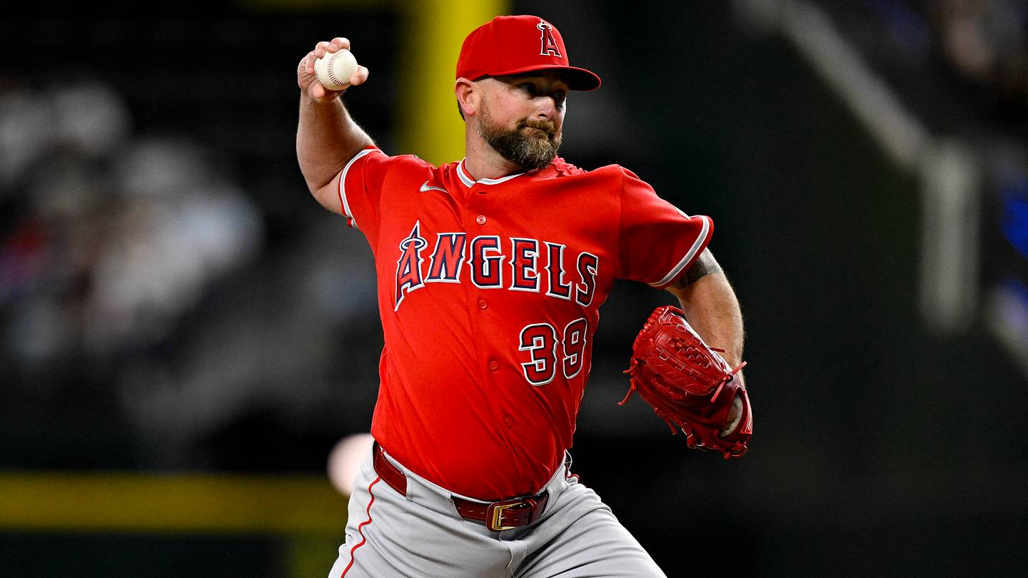 Pirates complete bullpen overhaul with 2 last second deadline trades