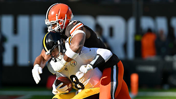 Pittsburgh Steelers v Cleveland Browns