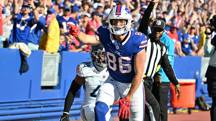 Oct 20, 2024; Orchard Park, New York, USA; Buffalo Bills tight end Dalton Kincaid (86) signals a first down after making a catch against the Tennessee Titans