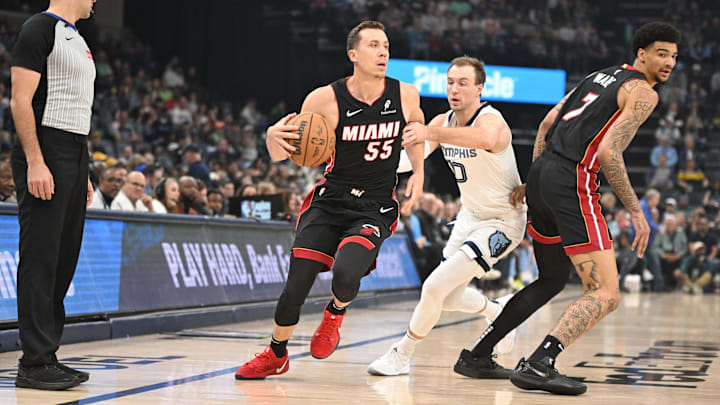 Mar 15, 2025; Memphis, Tennessee, USA; Miami Heat forward Duncan Robinson (55) drives around a screen set by teammate Miami Heat center Kel'el Ware (7) in the first quarter of the game against the Memphis Grizzlies at FedExForum. Mandatory Credit: Matthew Smith-Imagn Images