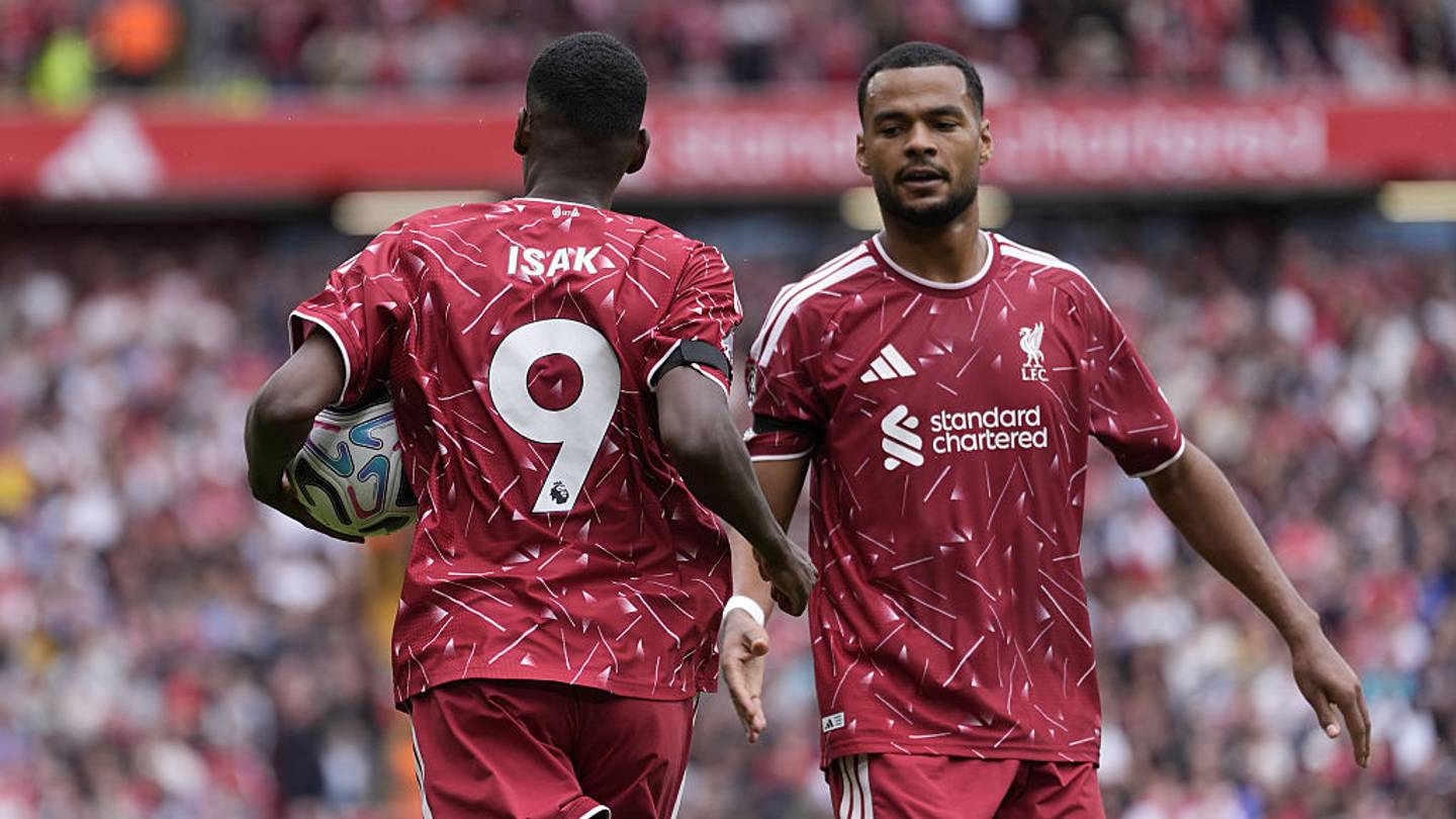 Liverpool Predicted Lineup vs. Man City: Isak, Gakpo Injuries Create Conundrum