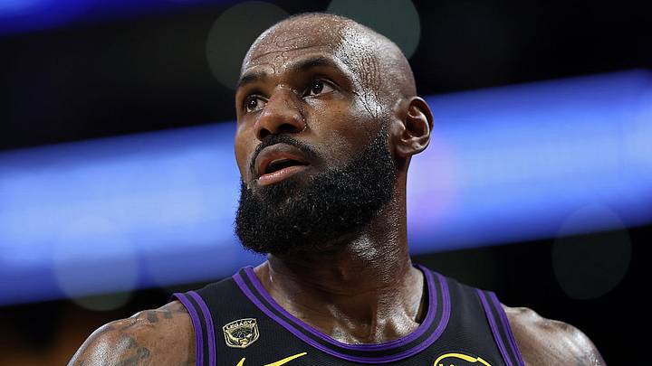 LeBron James cuida su físico para mantenerse en la alta competencia. LeBron James cuida su físico para mantenerse en la alta competencia.