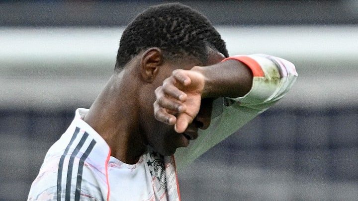 Nicolas Jackson musste schon vor der Pause per glatt Rot vom Platz