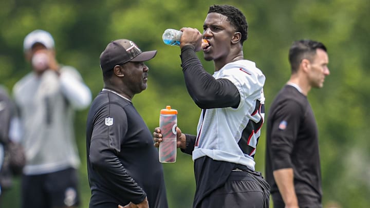 Jun 11, 2025; Atlanta, GA, USA; Atlanta Falcons linebacker James Pearce Jr. (27) takes a drink on the field during Minicamp practice at Children's Healthcare of Atlanta Training Ground. Mandatory Credit: Dale Zanine-Imagn Images