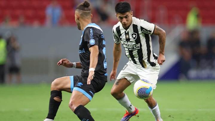 No duelo entre estrangeiros, Braithwaite e Almada passaram em branco na capital federal