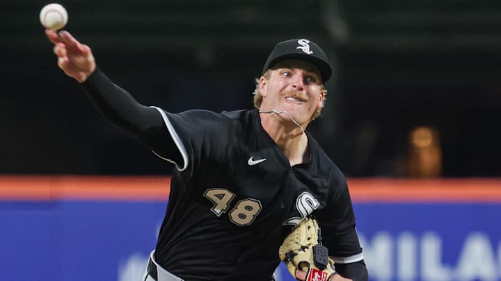 Chicago White Sox starting pitcher Jonathan Cannon (48) throws against the New York Mets at Citi Field. 
