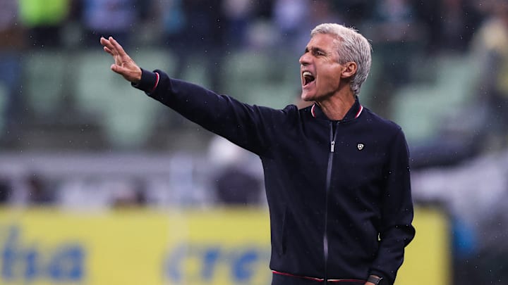 Luis Castro não usou meias palavras e criticou duramente a estrutura do centro de treinamento do Botafogo