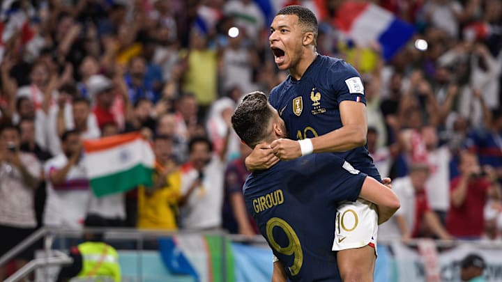 Kylian Mbappé e Giroud colocaram a França nas quartas de final da Copa do Mundo.
