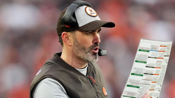 Dec 11, 2022; Cincinnati, Ohio, USA; Cleveland Browns head coach Kevin Stefanski calls a play in the fourth quarter during a Week 14 NFL game against the Cincinnati Bengals, Sunday, Dec. 11, 2022, at Paycor Stadium in Cincinnati. The Cincinnati Bengals won, 23-10. Mandatory Credit: Kareem Elgazzar-Imagn Images Dec 11, 2022; Cincinnati, Ohio, USA; Cleveland Browns head coach Kevin Stefanski calls a play in the fourth quarter during a Week 14 NFL game against the Cincinnati Bengals, Sunday, Dec. 11, 2022, at Paycor Stadium in Cincinnati. The Cincinnati Bengals won, 23-10. Mandatory Credit: Kareem Elgazzar-Imagn Images