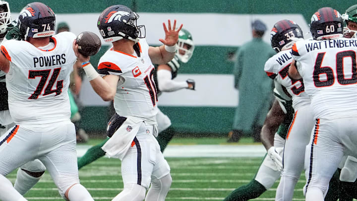Sep 29, 2024; East Rutherford, New Jersey, USA; Denver Broncos quarterback Bo Nix (10) throws a pass during the first half against the New York Jets at MetLife Stadium. Sep 29, 2024; East Rutherford, New Jersey, USA; Denver Broncos quarterback Bo Nix (10) throws a pass during the first half against the New York Jets at MetLife Stadium.