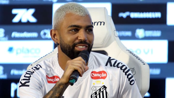 Gabigol foi apresentado oficialmente na segunda-feira, 5