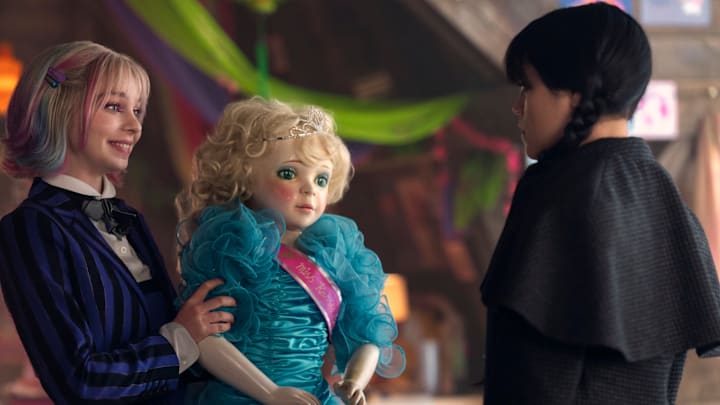(L to R) Emma Myers as Enid Sinclair, Jenna Ortega as Wednesday in episode 201 of Wednesday