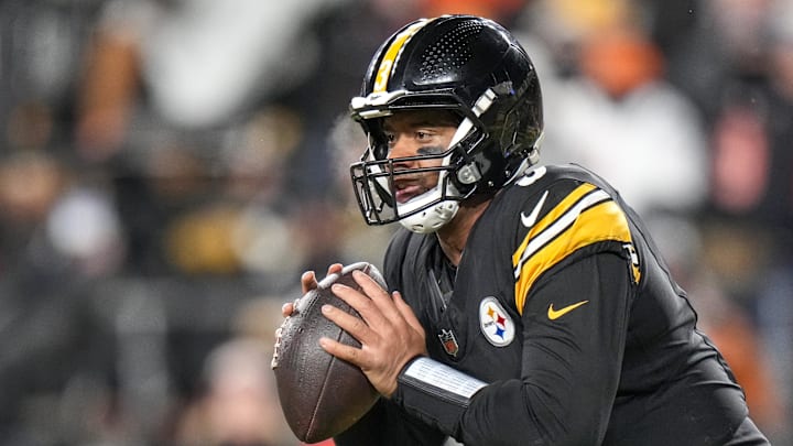 Jan 4, 2025; Pittsburgh, Pennsylvania, USA; Pittsburgh Steelers quarterback Russell Wilson (3) scrambles out of the pocket against the Cincinnati Bengals in the fourth quarter at Acrisure Stadium. The Bengals won 19-17 to finish the regular season at 9-8. Mandatory Credit: Sam Greene/USA TODAY Network via Imagn Images