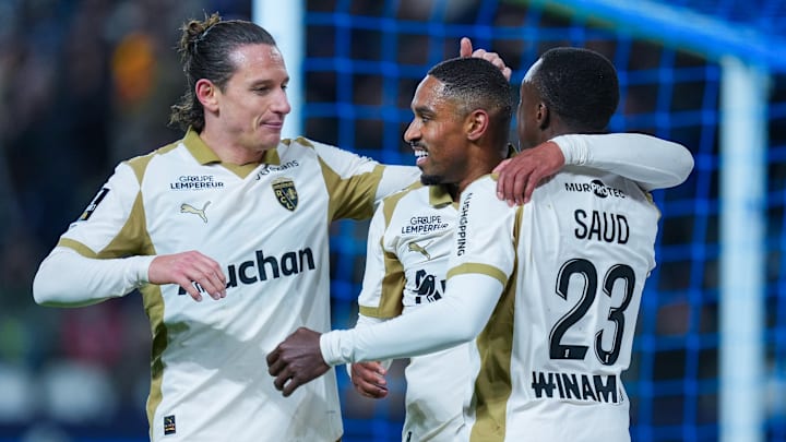 Le RC Lens se retrouve à nouveau leader de Ligue 1. Le RC Lens se retrouve à nouveau leader de Ligue 1.