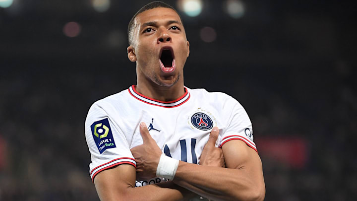 Kylian Mbappé et le PSG vont remettre leur titre en jeu. Kylian Mbappé et le PSG vont remettre leur titre en jeu.
