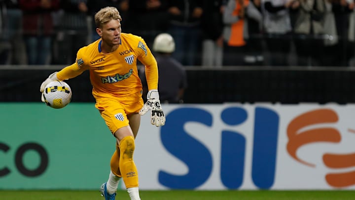 Avaí do goleiro Douglas Friedrich venceu a primeira no Brasileirão 2022