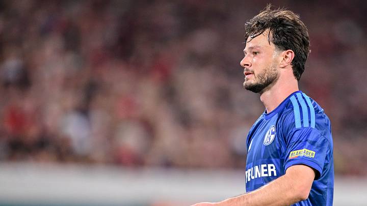 Adrian Gantenbein hat sich in die S04-Startelf zurückgekämpft Adrian Gantenbein hat sich in die S04-Startelf zurückgekämpft