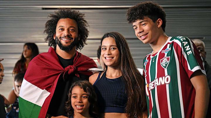 Enzo Alves (tout à droite) impressionne la presse espagnole.