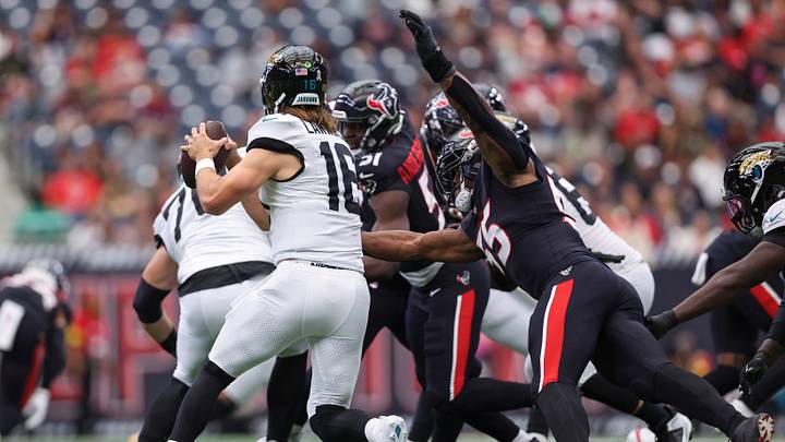 Nov 9, 2025; Houston, Texas, USA; Houston Texans defensive end Danielle Hunter (55) attempts to sack Jacksonville Jaguars quarterback Trevor Lawrence (16) during the game at NRG Stadium. Mandatory Credit: Troy Taormina-Imagn Images Nov 9, 2025; Houston, Texas, USA; Houston Texans defensive end Danielle Hunter (55) attempts to sack Jacksonville Jaguars quarterback Trevor Lawrence (16) during the game at NRG Stadium. Mandatory Credit: Troy Taormina-Imagn Images