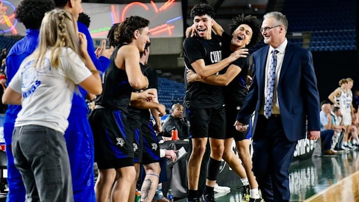 Longtime Curtis and Lincoln of Tacoma boys basketball coach Tim Kelly announced Tuesday he is stepping down after 32 seasons - with five Class 4A championships to his name.
