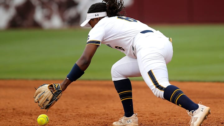Elon Butler blasted 10 home runs and hit .361 for the Cal Bears last season, a versatile utility player with a strong all-around game. She joined the Ducks yesterday for 2026.