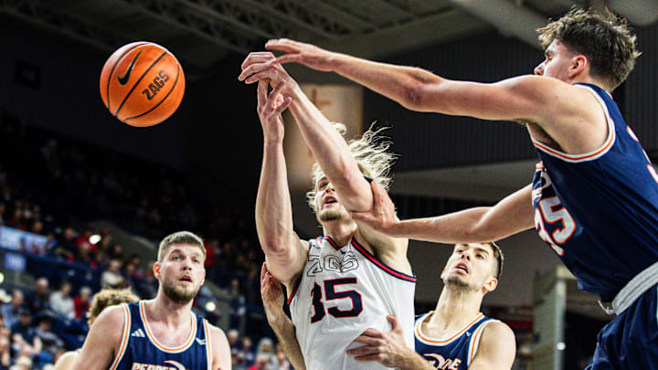 Gonzaga Bulldogs forward Noah Haaland (35).