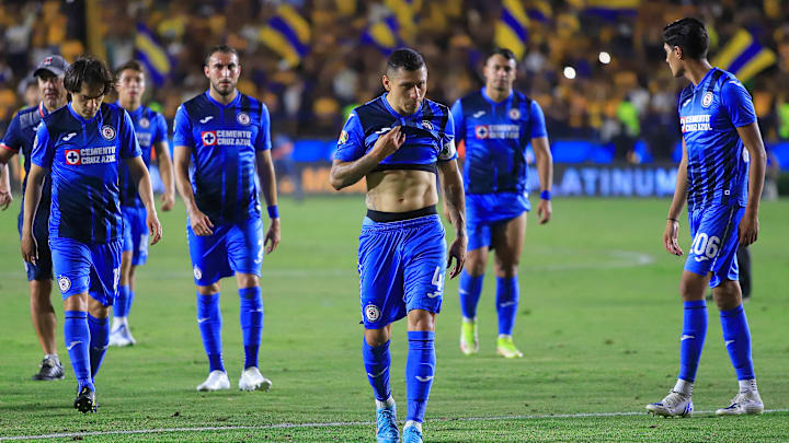 Se perfilan bajas en Cruz Azul tras la salida de Reynoso