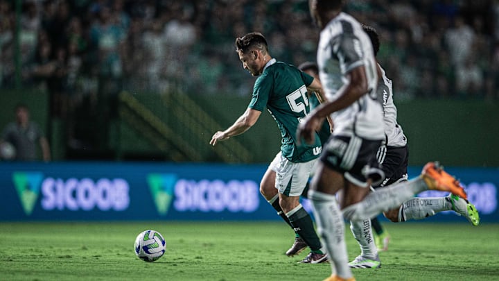 Luís Oyama joga no Goiás por empréstimo do Botafogo.