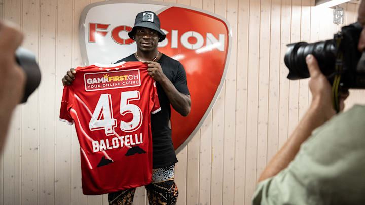 Balotelli defende o modesto Sion, da Suíça, na atualidade. Balotelli defende o modesto Sion, da Suíça, na atualidade.