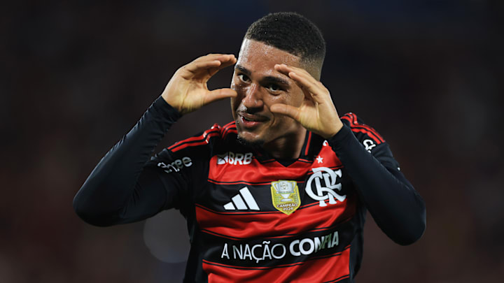 Samuel Lino celebrando gol pelo Flamengo 