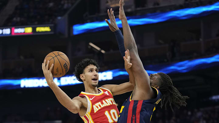 November 20, 2024; San Francisco, California, USA; Atlanta Hawks forward Zaccharie Risacher (10) shoots the basketball against Golden State Warriors forward Kevon Looney (5) during the first quarter at Chase Center. Mandatory Credit: Kyle Terada-Imagn Images November 20, 2024; San Francisco, California, USA; Atlanta Hawks forward Zaccharie Risacher (10) shoots the basketball against Golden State Warriors forward Kevon Looney (5) during the first quarter at Chase Center. Mandatory Credit: Kyle Terada-Imagn Images